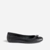 Ballerine Noire En Cuir Avec Noeud 2 Ballerine Noire En Cuir Avec Noeud -Caprices Chaussures Boutique WWWERM 10383400003 0