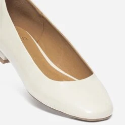 Ballerine Blanc Cassé Verni à Bout Carré -Caprices Chaussures Boutique WWWERM 10383400497 5