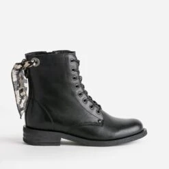 Bottine TEXTO Noire En Cuir à Nœud Imprimé