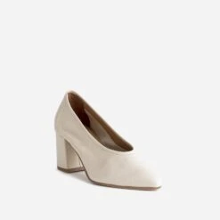 Escarpin Beige En Cuir à Décolleté Couvrant -Caprices Chaussures Boutique WWWERM 10383960020 1