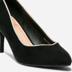 Escarpin Noir Suédé éco-conçu à Bord Doré Et Bout Pointu 15 Escarpin Noir Suédé éco-conçu à Bord Doré Et Bout Pointu -Caprices Chaussures Boutique WWWERM 10383990068 5