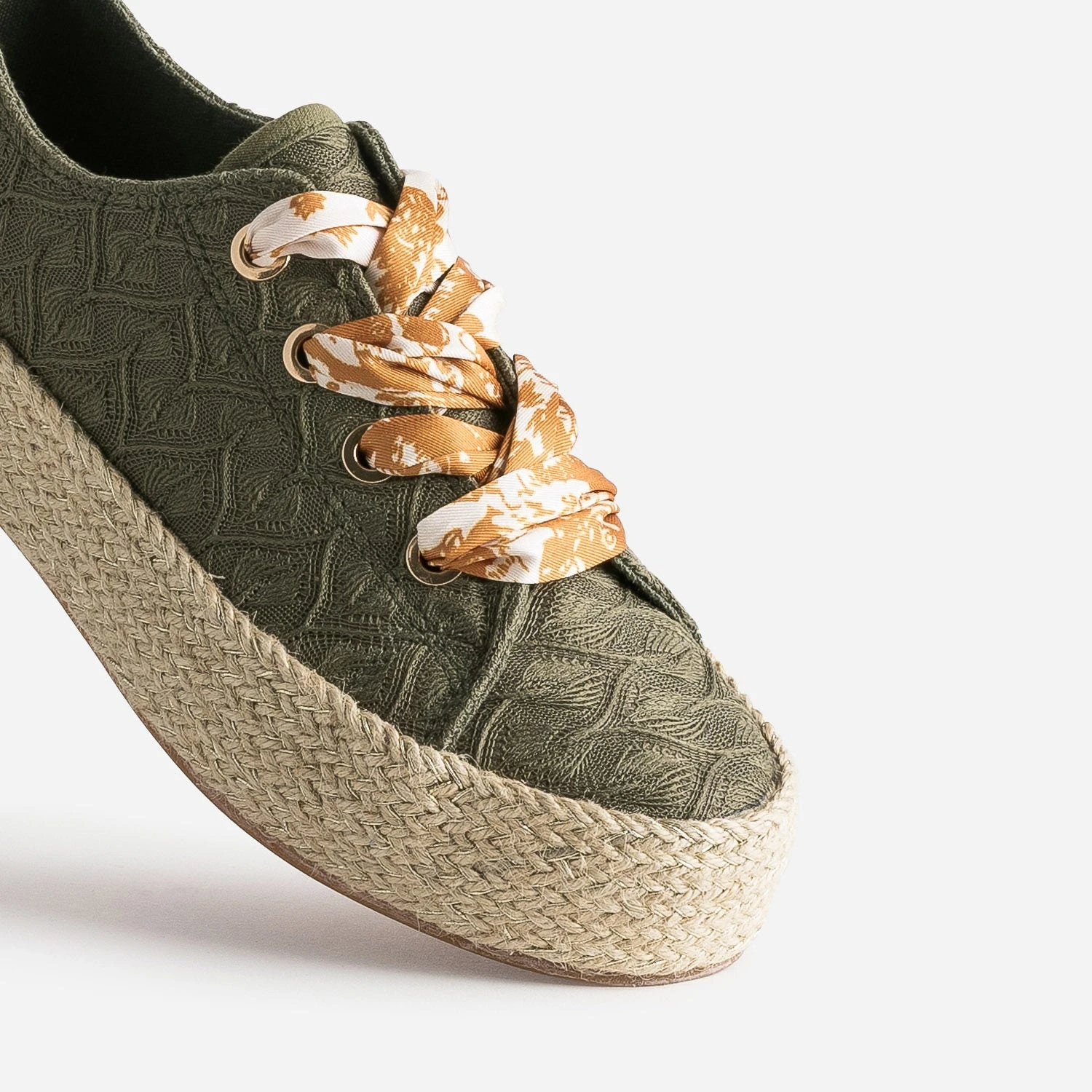 Tennis Kaki En Toile Brodée Dentelle éco-conçue 8 Tennis Kaki En Toile Brodée Dentelle éco-conçue – Image 6