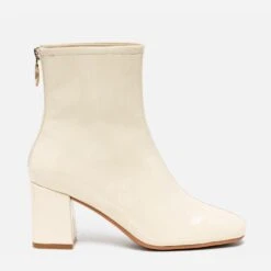 Boots Blanc Cassé Verni à Zip Arrière