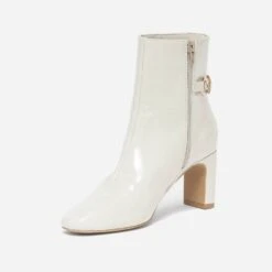 Boots Blanc Cassé Verni Avec Chaîne-anneaux -Caprices Chaussures Boutique WWWERM 10385240963 2