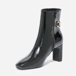 Boots Noir Verni Avec Chaîne-anneaux -Caprices Chaussures Boutique WWWERM 10385240964 2