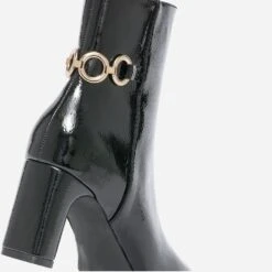 Boots Noir Verni Avec Chaîne-anneaux -Caprices Chaussures Boutique WWWERM 10385240964 5