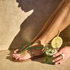 Sandale-tong TEXTO Verte En Cuir Métallisé 13 Sandale-tong TEXTO Verte En Cuir Métallisé -Caprices Chaussures Boutique WWWERM 10385760123 8