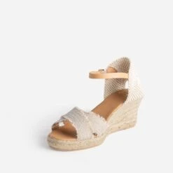 Sandale Compensée Beige Pailleté Doré En Toile 10 Sandale Compensée Beige Pailleté Doré En Toile -Caprices Chaussures Boutique WWWERM 10386420065 2