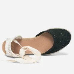 Espadrille Compensée Noire En Toile Avec Broderie Anglaise 14 Espadrille Compensée Noire En Toile Avec Broderie Anglaise -Caprices Chaussures Boutique WWWERM 10386420610 4