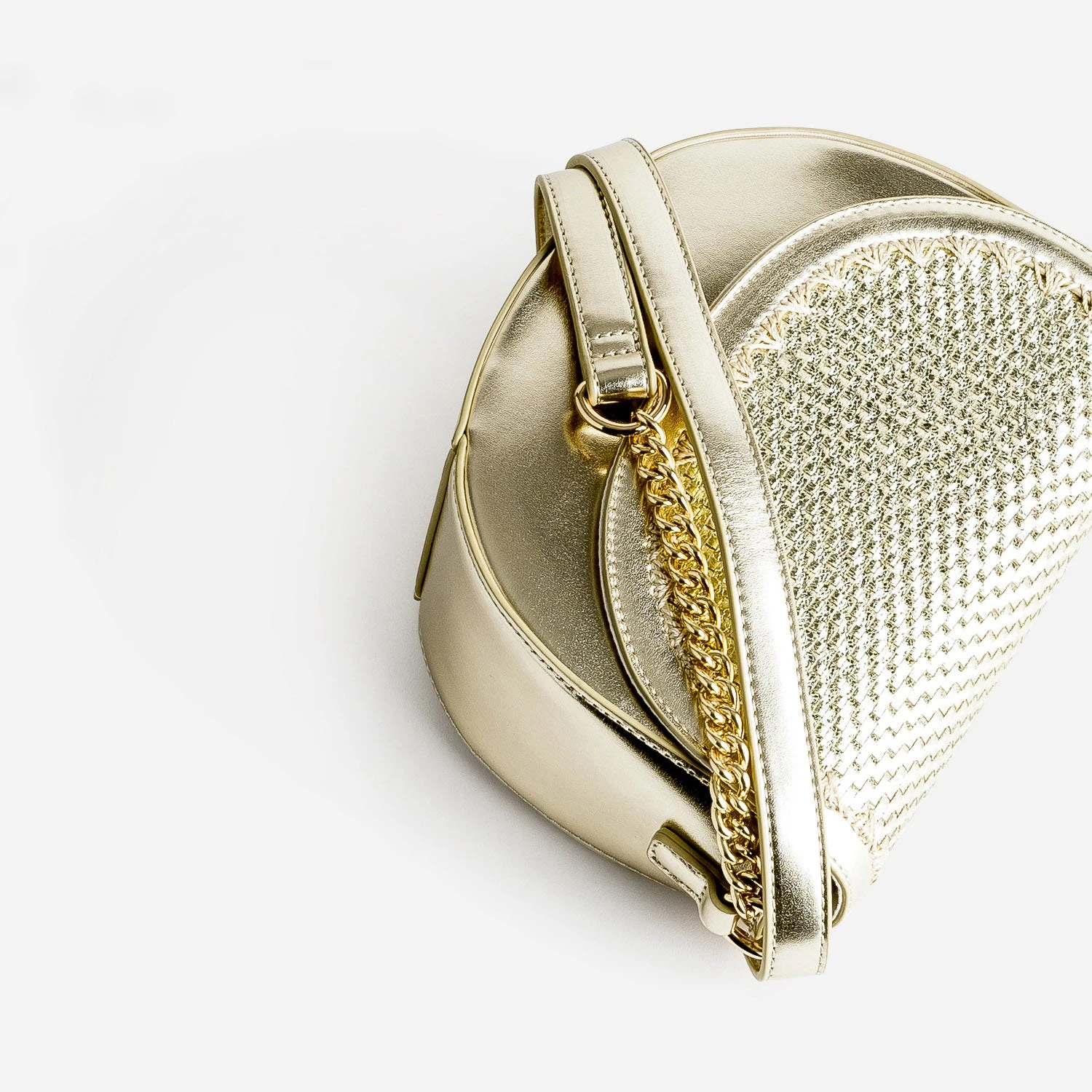 Sac Bandoulière Doré Avec Tressage 6 Sac Bandoulière Doré Avec Tressage – Image 4