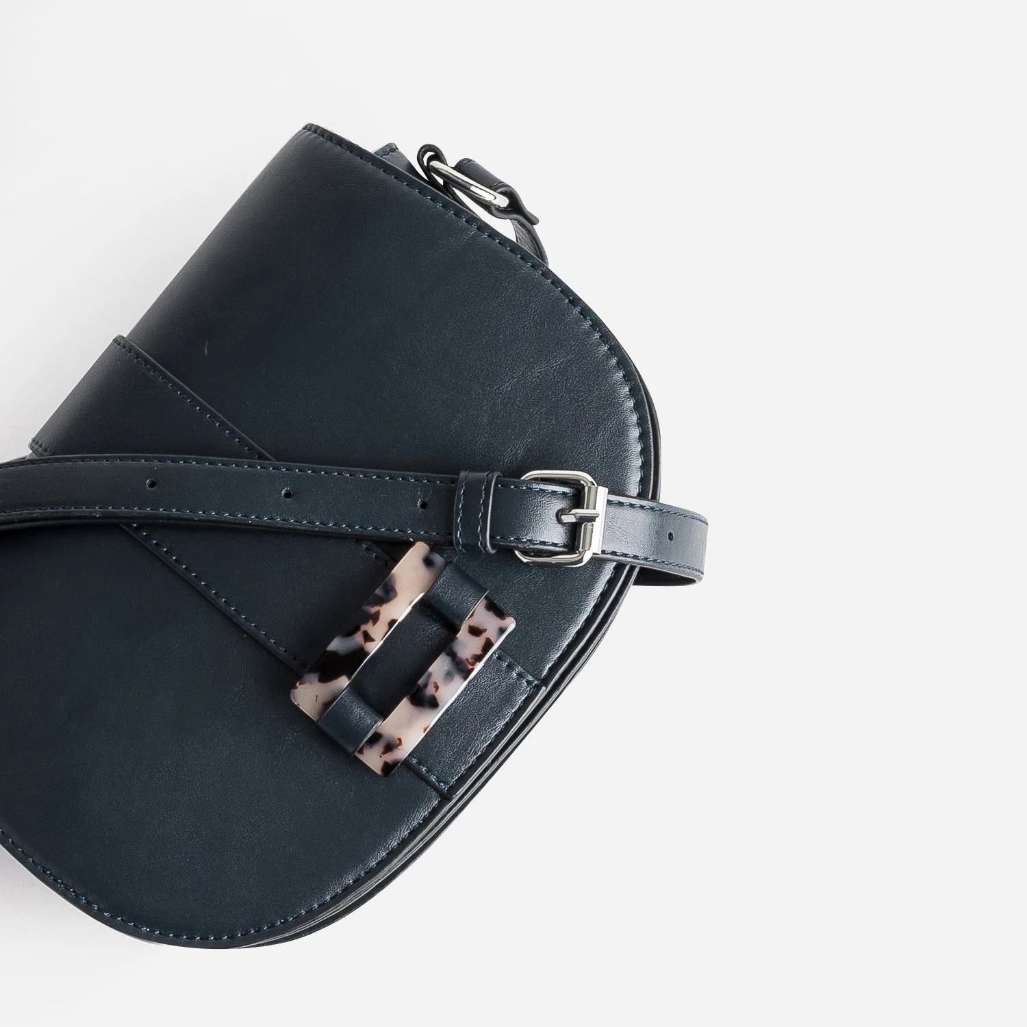 Sac Bandoulière Marine Boucle Façon écailles 6 Sac Bandoulière Marine Boucle Façon écailles – Image 4