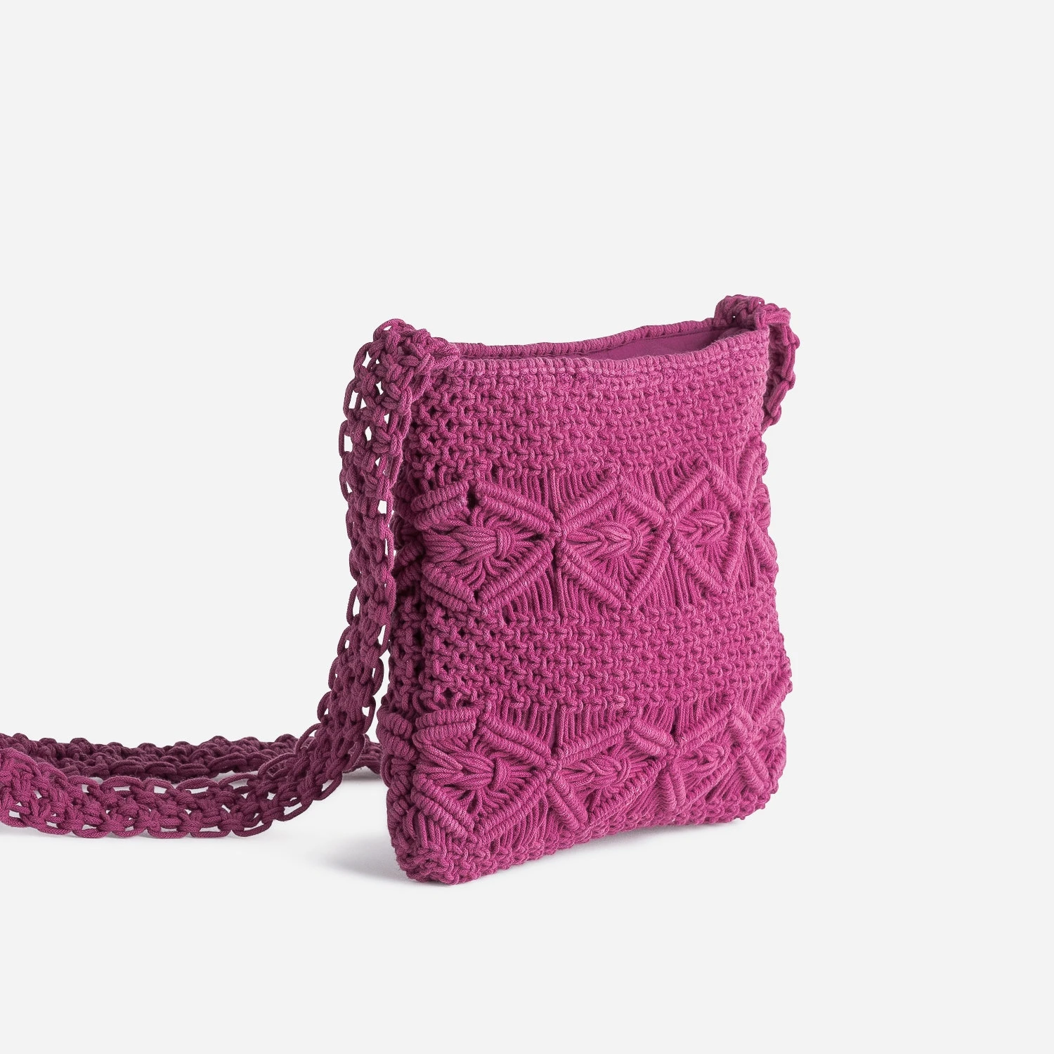 Sac Bandoulière TEXTO Rose Foncé En Macramé 5 Sac Bandoulière TEXTO Rose Foncé En Macramé – Image 3