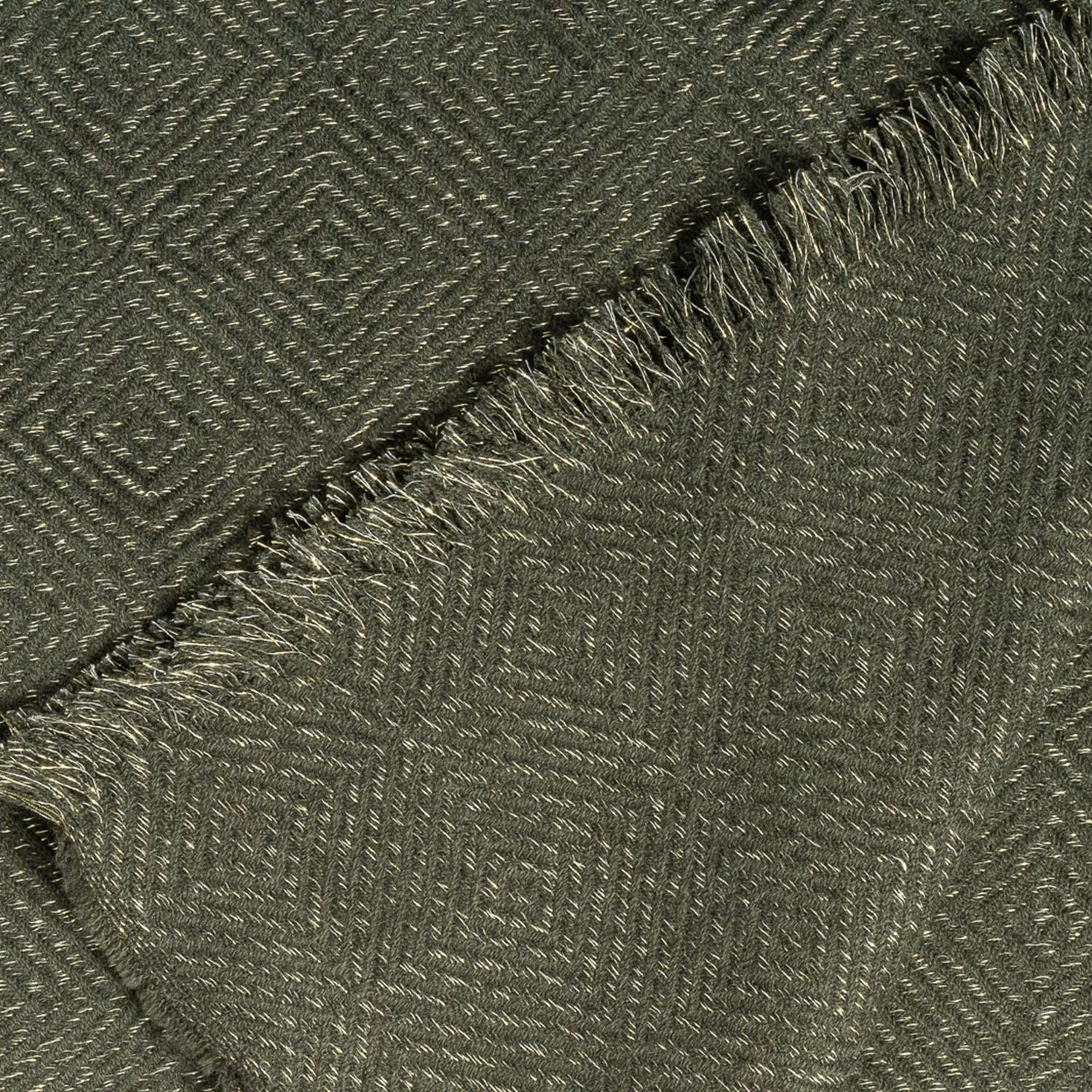 Etole Kaki Et Or à Motifs Chevrons 4 Etole Kaki Et Or à Motifs Chevrons – Image 2