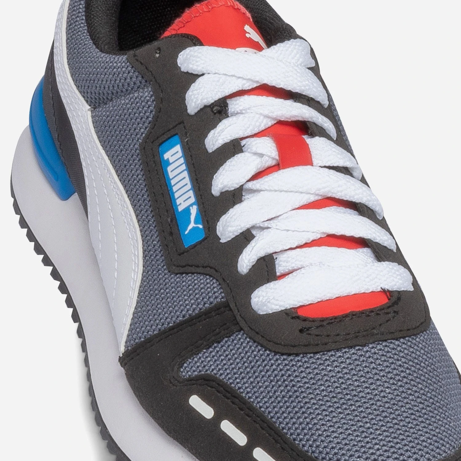 Tennis PUMA Grise, Noir, Blanc Et Rouge 4 Tennis PUMA Grise, Noir, Blanc Et Rouge – Image 2